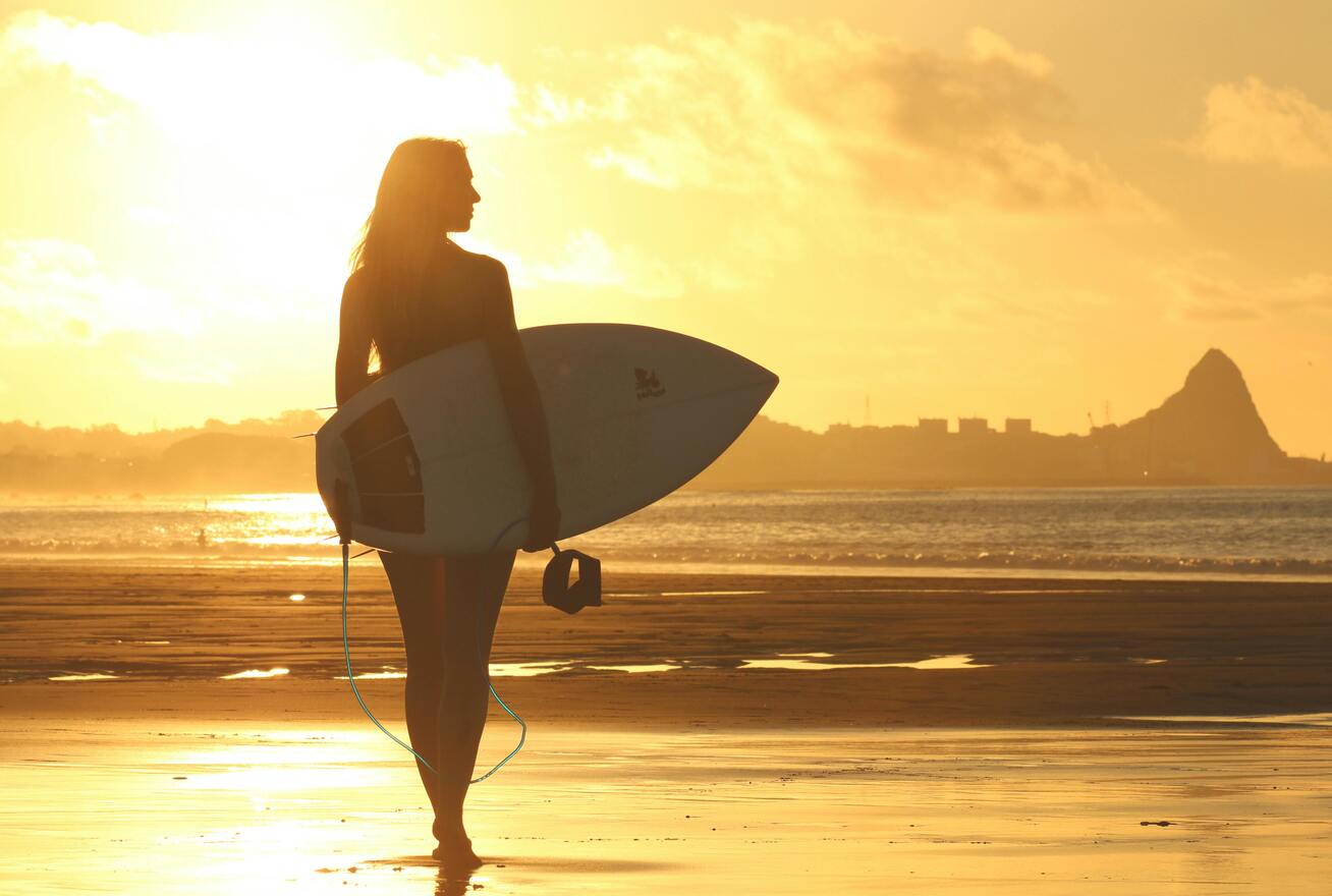 Voyager sereinement avec sa planche de surf en avion